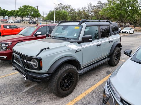 Used 2023 Ford Bronco Wildtrak image 3