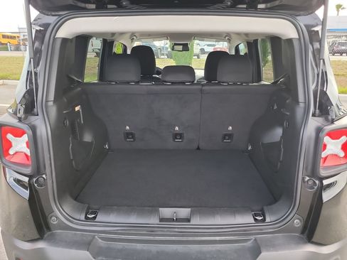 Certified 2023 Jeep Renegade Trailhawk AWD/4WD image 14