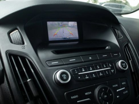 Used 2017 Ford Focus SE FWD image 20