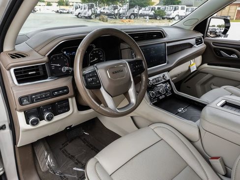 Used 2021 GMC Yukon Denali w/ Denali Ultimate Package RWD image 2