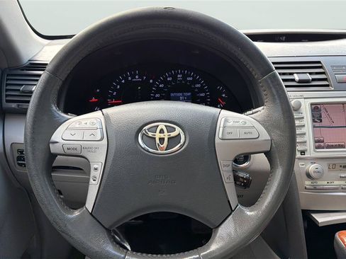 Used 2011 Toyota Camry XLE w/ SE/XLE Extra-Value Pkg FWD image 25
