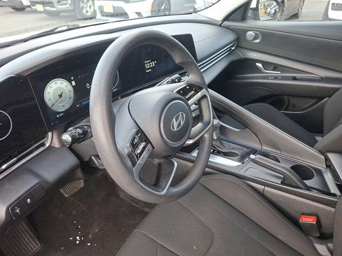 Used 2024 Hyundai Elantra SEL image 25