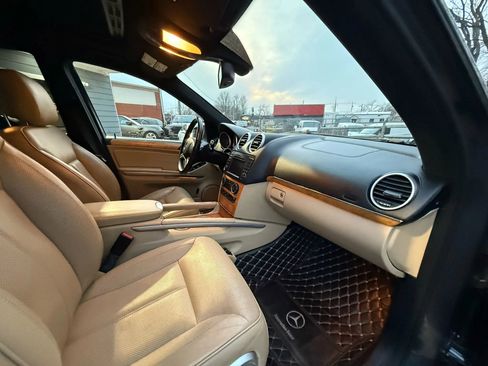 Used 2012 Mercedes-Benz GL 550 4MATIC image 32