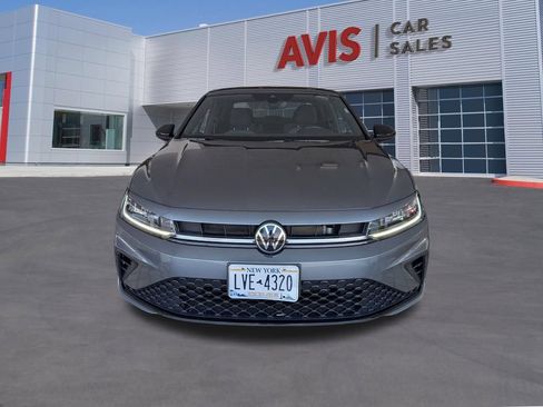 Used 2025 Volkswagen Jetta Sport FWD image 2