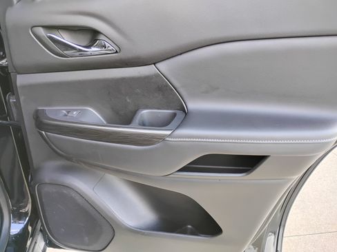 Used 2023 GMC Acadia SLT w/ LPO, Floor Liner Package FWD image 21