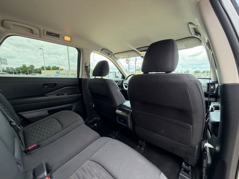 Used 2025 Nissan Pathfinder SV FWD image 26