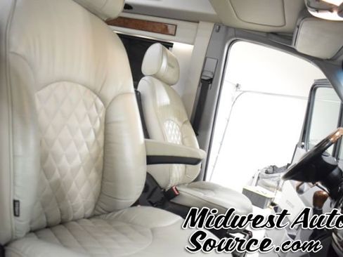 Used 2017 Mercedes-Benz Sprinter 2500 image 38