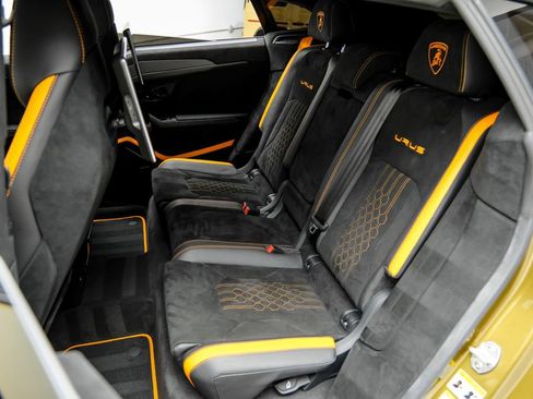 Used 2023 Lamborghini Urus Performante AWD/4WD image 48