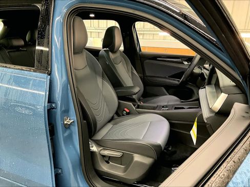 New 2026 Volkswagen Tiguan SE R-Line FWD image 12