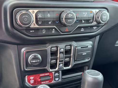 Used 2022 Jeep Gladiator Rubicon w/ Cold Weather Group image 10