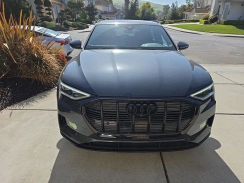Used 2023 Audi e-tron Premium Plus w/ Premium Plus Package image 2
