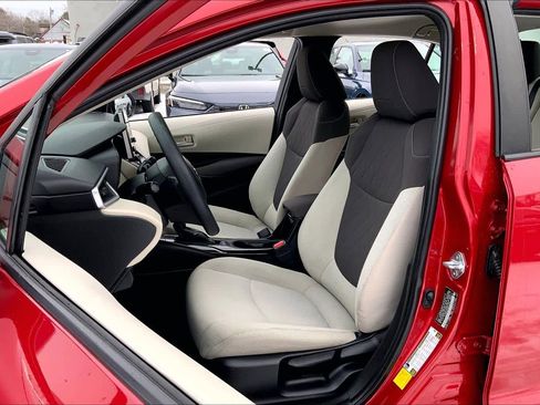 Used 2021 Toyota Corolla LE image 9