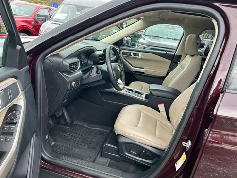 Certified 2022 Ford Explorer XLT w/ Equipment Group 202A image 15