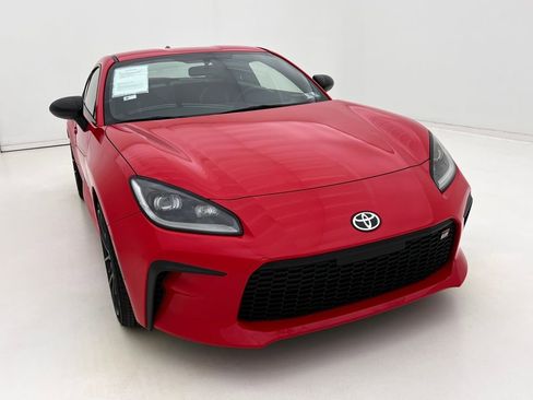 Used 2023 Toyota GR86 Premium w/ ALL Weather Mat Package (TMS) image 7