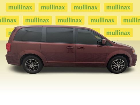 Used 2019 Dodge Grand Caravan GT image 2