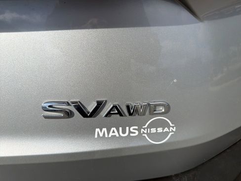 Used 2023 Nissan Rogue SV image 12