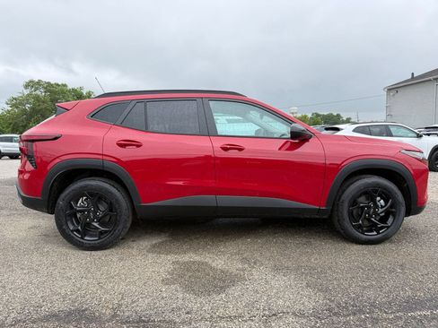 New 2026 Chevrolet Trax LT w/ Midnight Edition FWD image 7