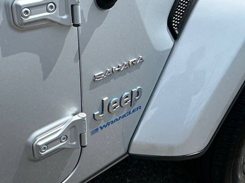 Used 2023 Jeep Wrangler Unlimited Sahara AWD/4WD image 36