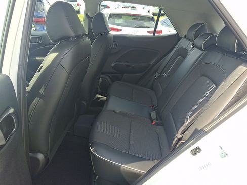 Certified 2023 Hyundai Venue Limited w/ Cargo Package FWD image 11