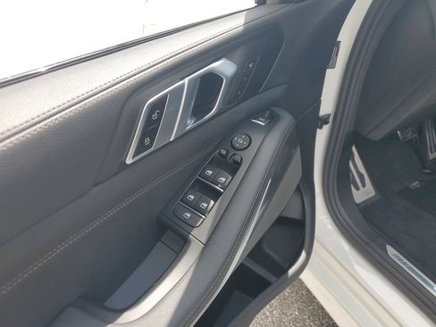Used 2023 BMW X5 xDrive40i w/ M Sport Package AWD/4WD image 25