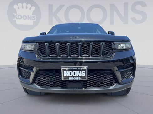 Used 2023 Jeep Grand Cherokee Altitude AWD/4WD image 19