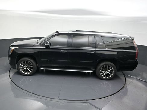 Used 2019 Cadillac Escalade ESV Luxury w/ Escalade Sport Edition image 17