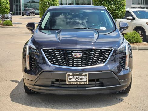 Used 2023 Cadillac XT4 Luxury w/ Cold Weather Package FWD image 2