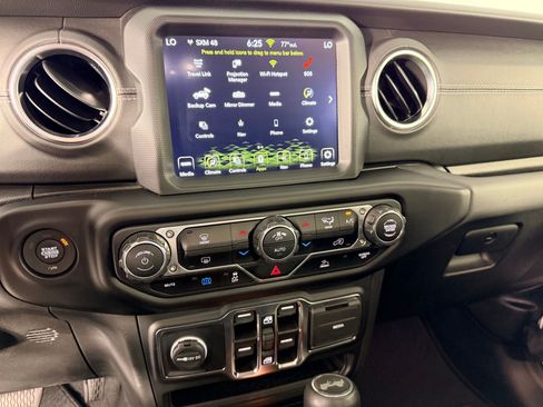 Used 2022 Jeep Wrangler Unlimited Sahara AWD/4WD image 18