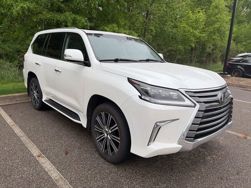 Used 2020 Lexus LX 570 4WD w/ Luxury Package image 3