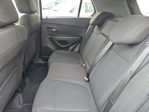 Used 2022 Chevrolet Trax LS w/ Tint and Cruise Package image 20