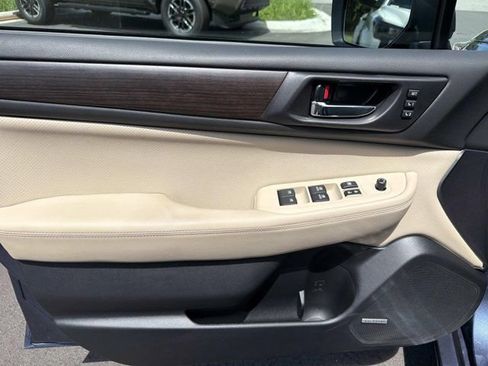Used 2017 Subaru Legacy 2.5i Limited AWD/4WD image 7