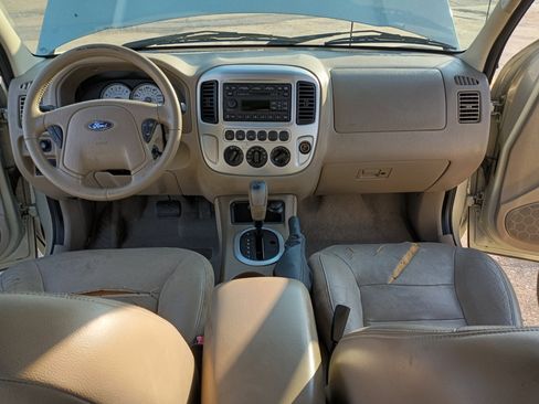 Used 2005 Ford Escape Limited image 15