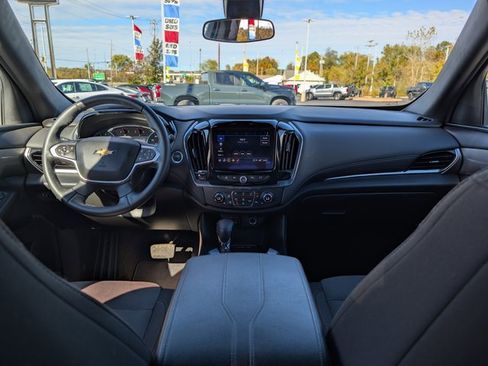 Used 2023 Chevrolet Traverse LT image 11