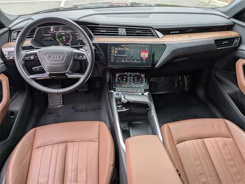 Used 2022 Audi e-tron Premium w/ Convenience Plus Package image 4