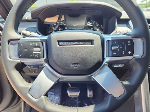 Certified 2025 Land Rover Discovery Dynamic SE AWD/4WD image 18