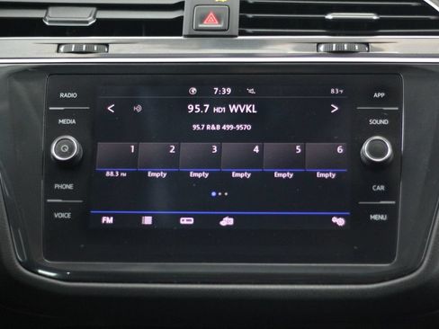 Used 2020 Volkswagen Tiguan SE FWD image 19