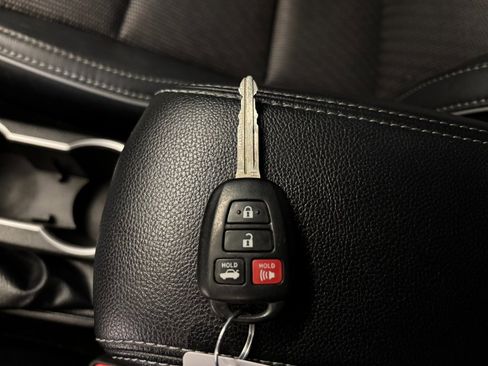 Used 2016 Toyota Corolla S image 17