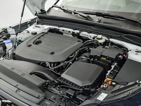 Certified 2026 Volvo XC40 B5 Plus w/ Protection Package Premier AWD/4WD image 30