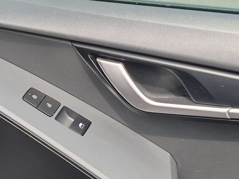 Used 2025 Kia Niro LX FWD image 34