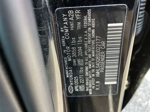 Used 2025 Hyundai Elantra SEL image 29