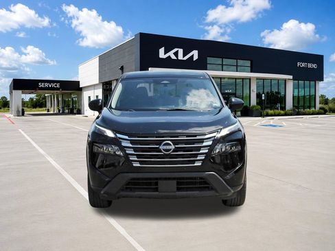 Used 2024 Nissan Rogue SV AWD/4WD image 2