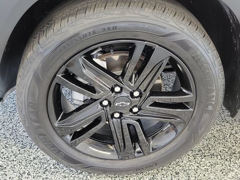 Used 2024 Chevrolet Trax ACTIV w/ Sunroof Package FWD image 5