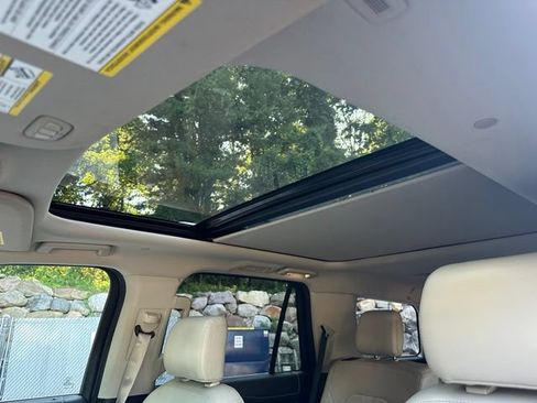 Used 2019 Ford Expedition Platinum AWD/4WD image 19