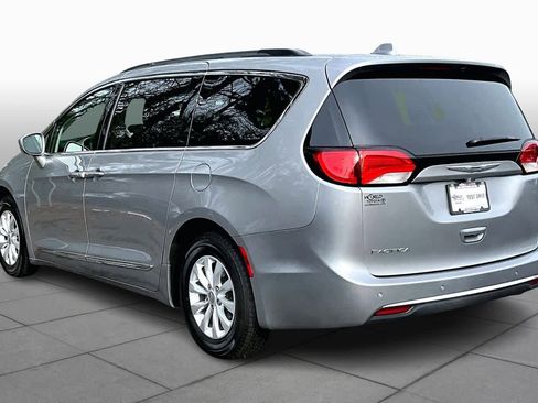 Used 2017 Chrysler Pacifica Touring-L image 10