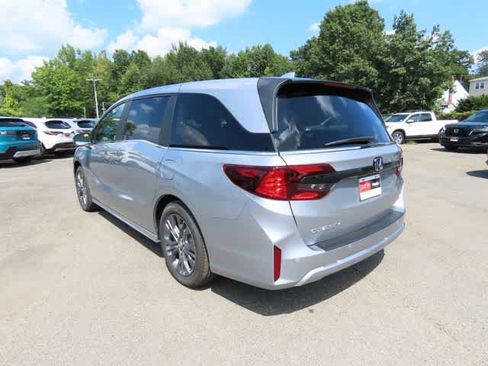 New 2026 Honda Odyssey Touring image 4