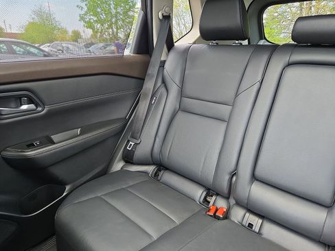 Used 2023 Nissan Rogue SL w/ SL Premium Package image 12