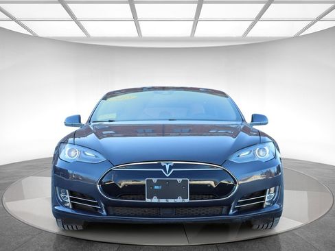 Used 2015 Tesla Model S 70D image 2