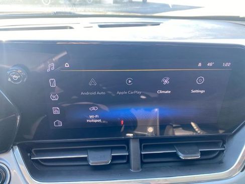 Used 2024 Chevrolet Trax LT w/ Sunroof Package image 18