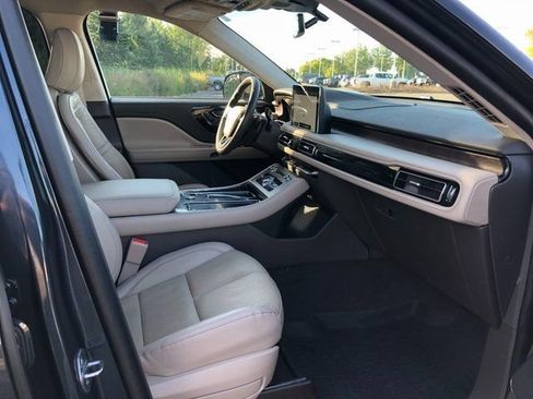 Used 2023 Lincoln Aviator Reserve w/ Elements Package Plus AWD/4WD image 16