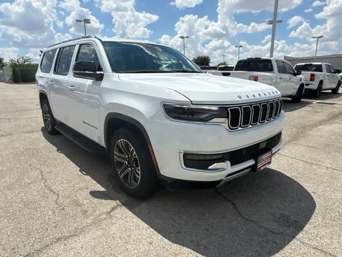 Used 2024 Jeep Wagoneer L Series II RWD image 7